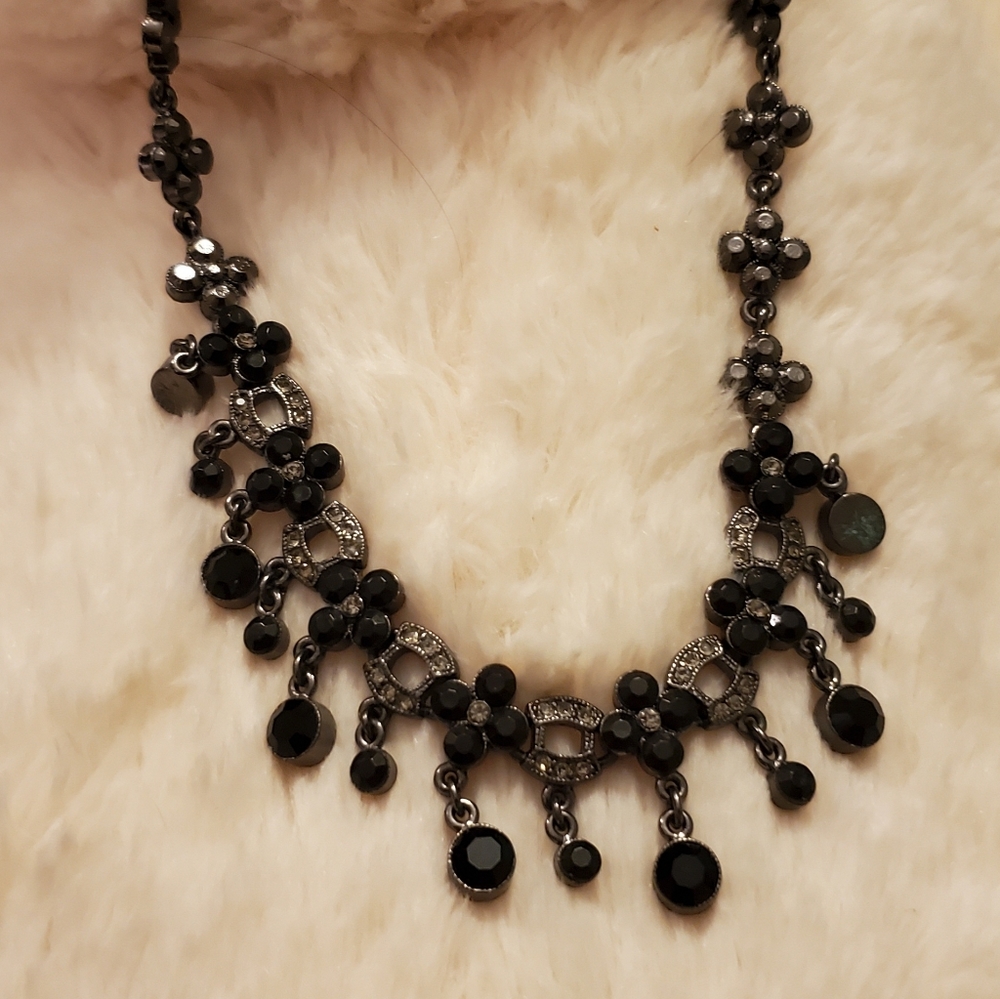 6 RETIRED AVON NECKLACES AND EARRINGS